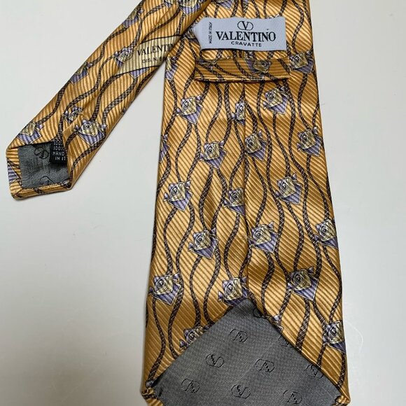 Vintage Valentino Silk Made in Italy Tie - Picture 2 of 7